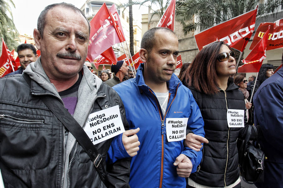 Los sindicatos y los partidos de izquierda piden que &quot;la huelga no sea delito&quot;