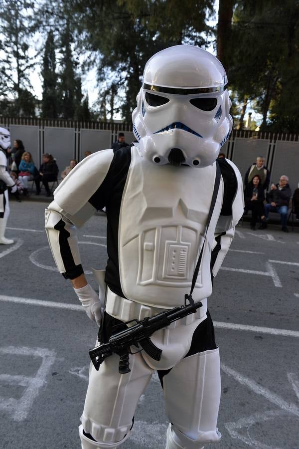 El Cabezo vibra con su desfile grande