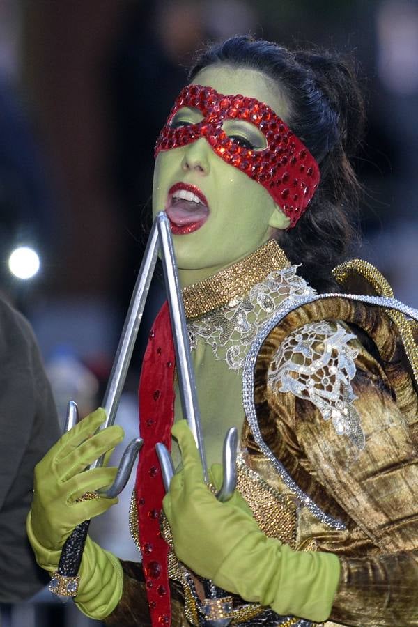 El Cabezo vibra con su desfile grande