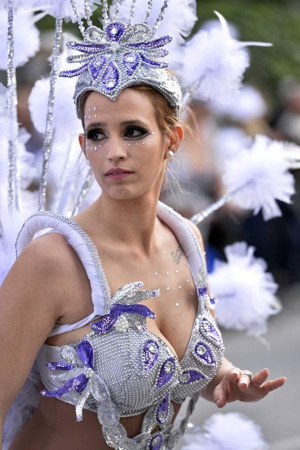 El Cabezo vibra con su desfile grande