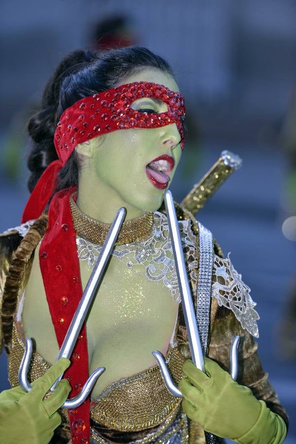 El Cabezo vibra con su desfile grande