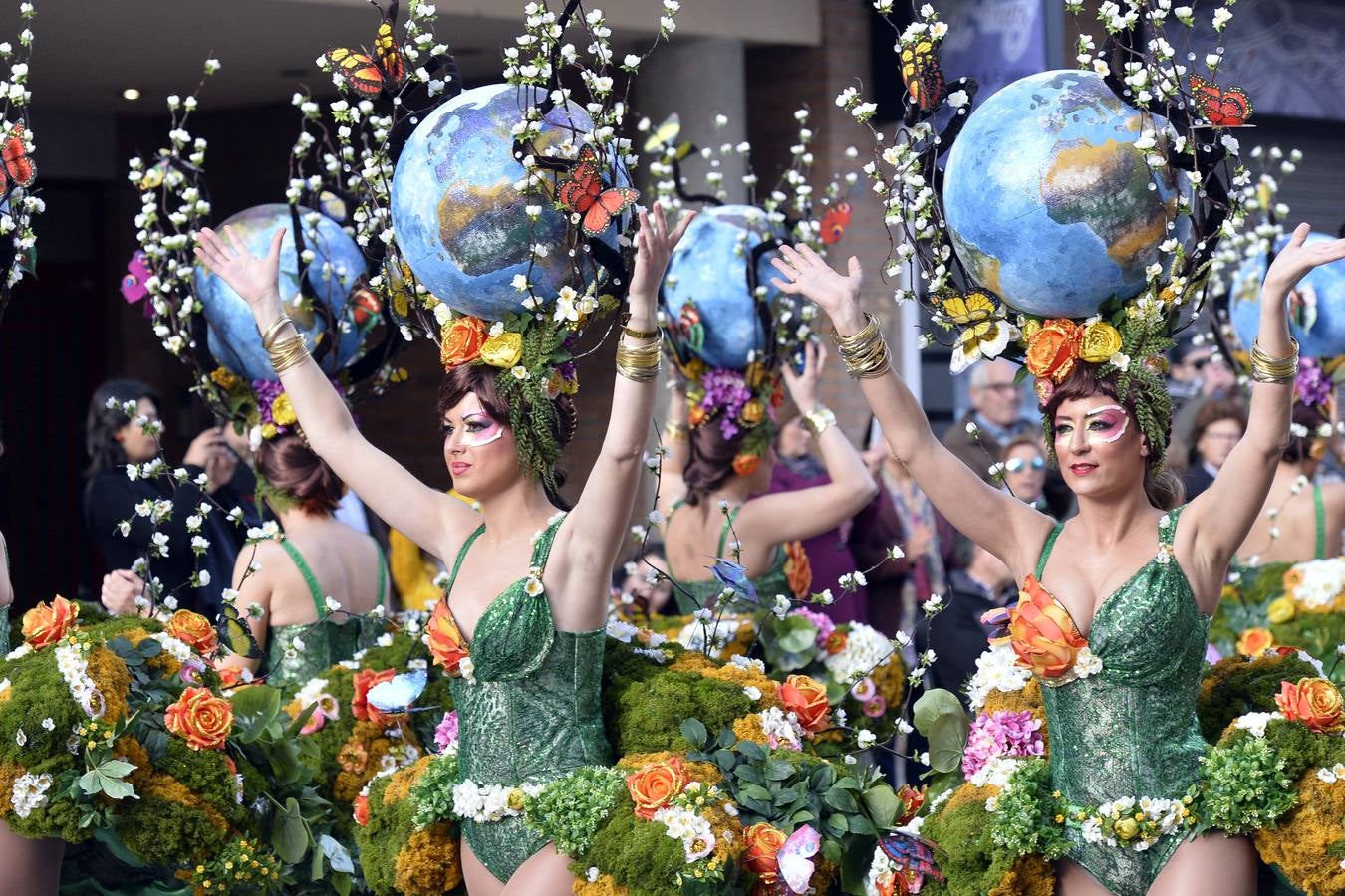 El Cabezo vibra con su desfile grande