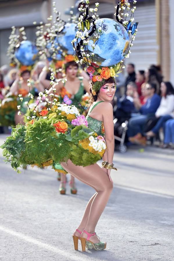 El Cabezo vibra con su desfile grande