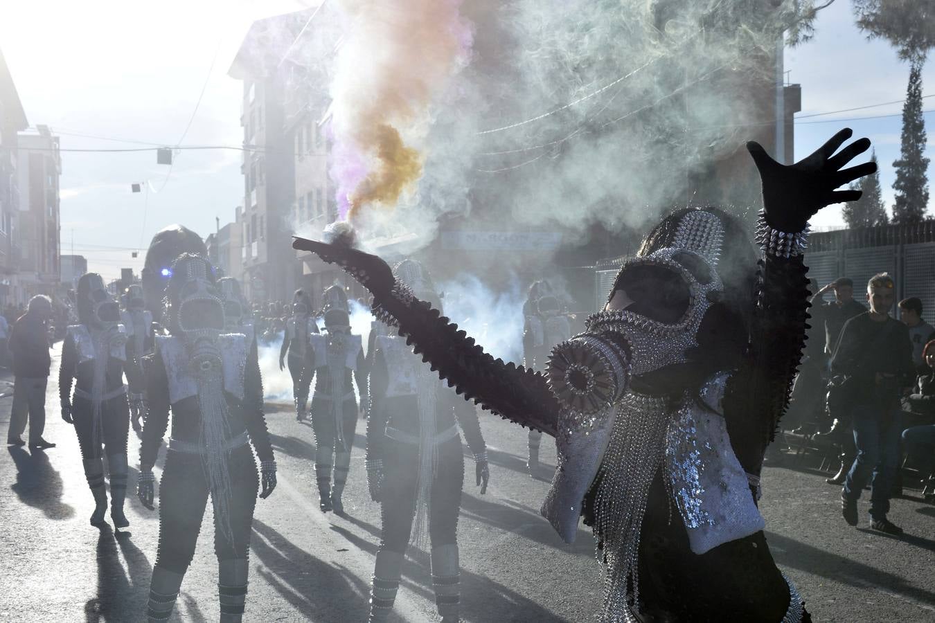 El Cabezo vibra con su desfile grande