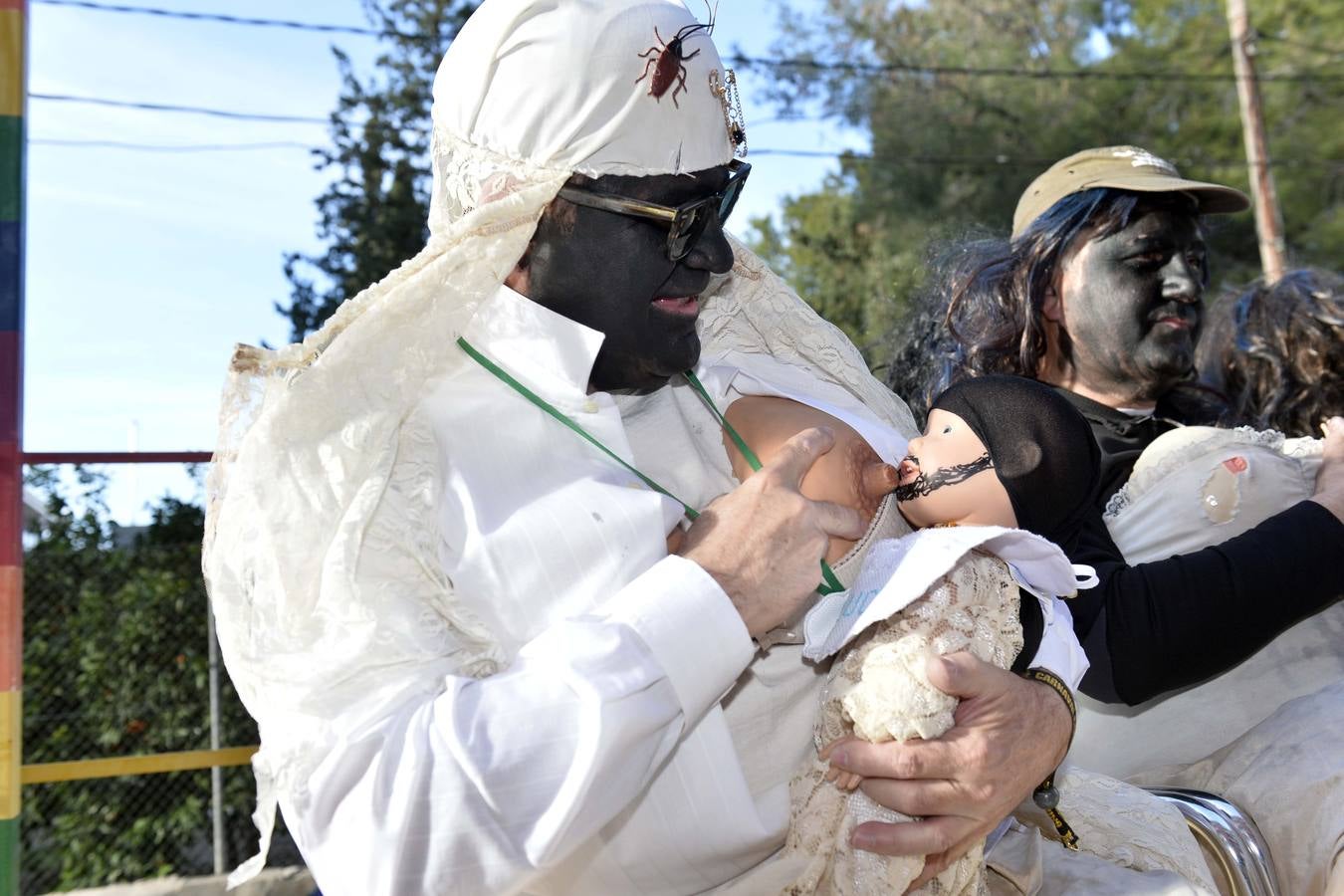 El Cabezo vibra con su desfile grande