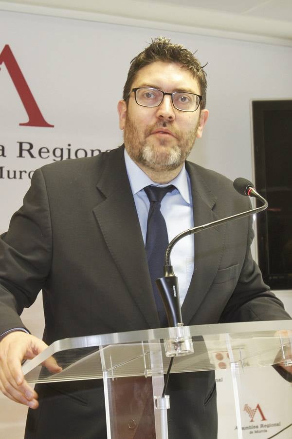 Garre rebate a Valcárcel y se alía con la oposición