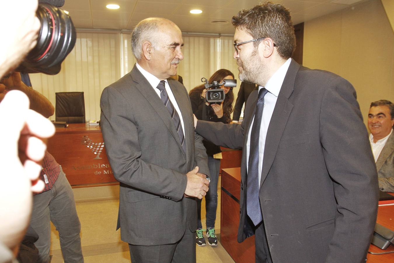 Garre rebate a Valcárcel y se alía con la oposición