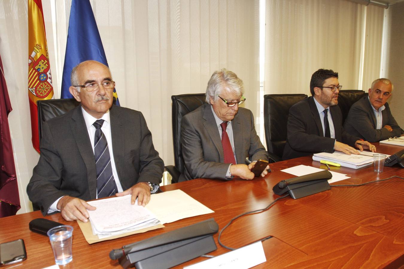 Garre rebate a Valcárcel y se alía con la oposición