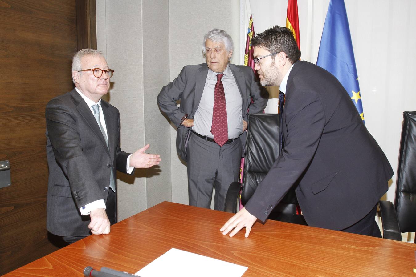 Garre rebate a Valcárcel y se alía con la oposición