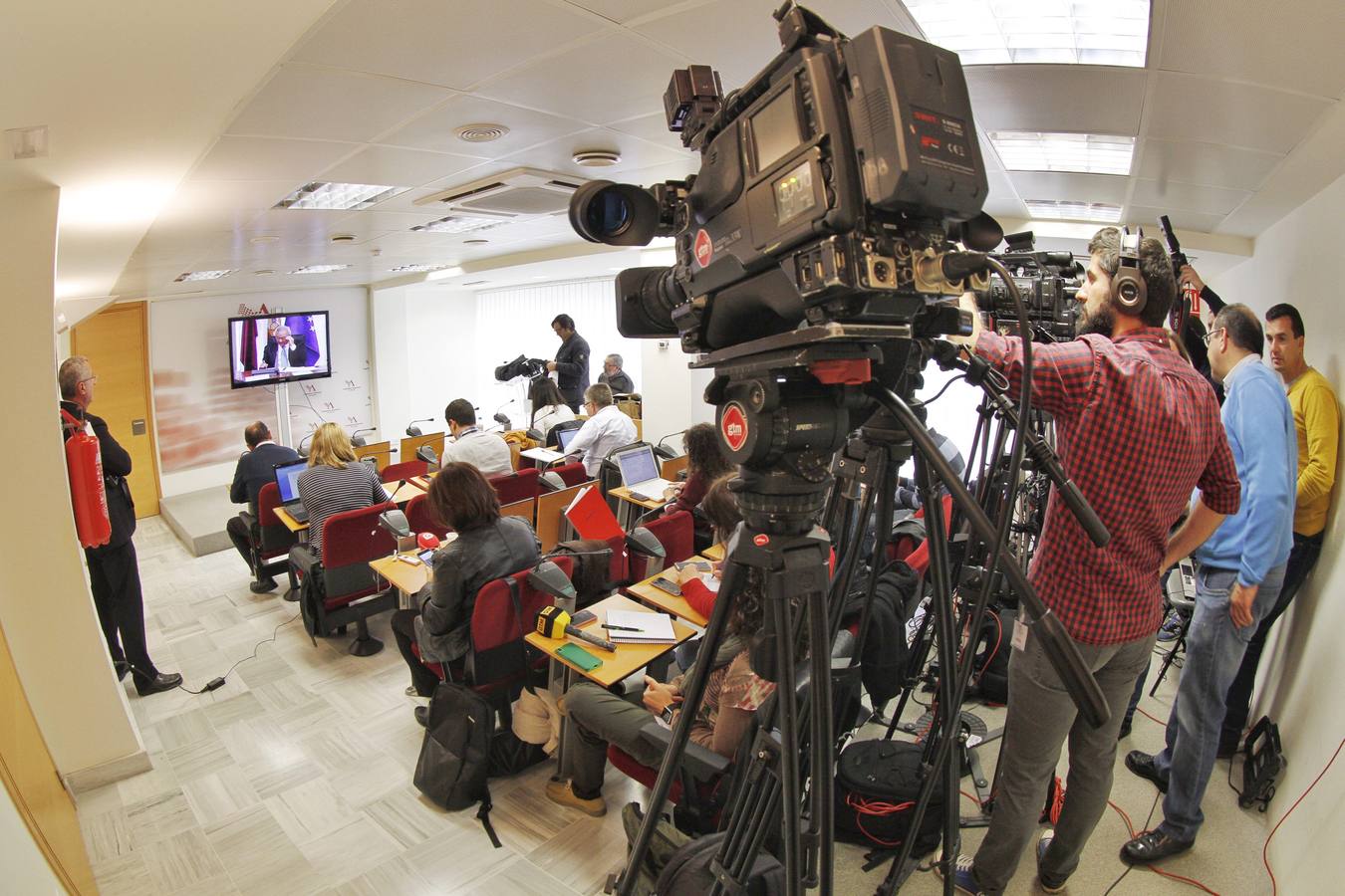 Garre rebate a Valcárcel y se alía con la oposición