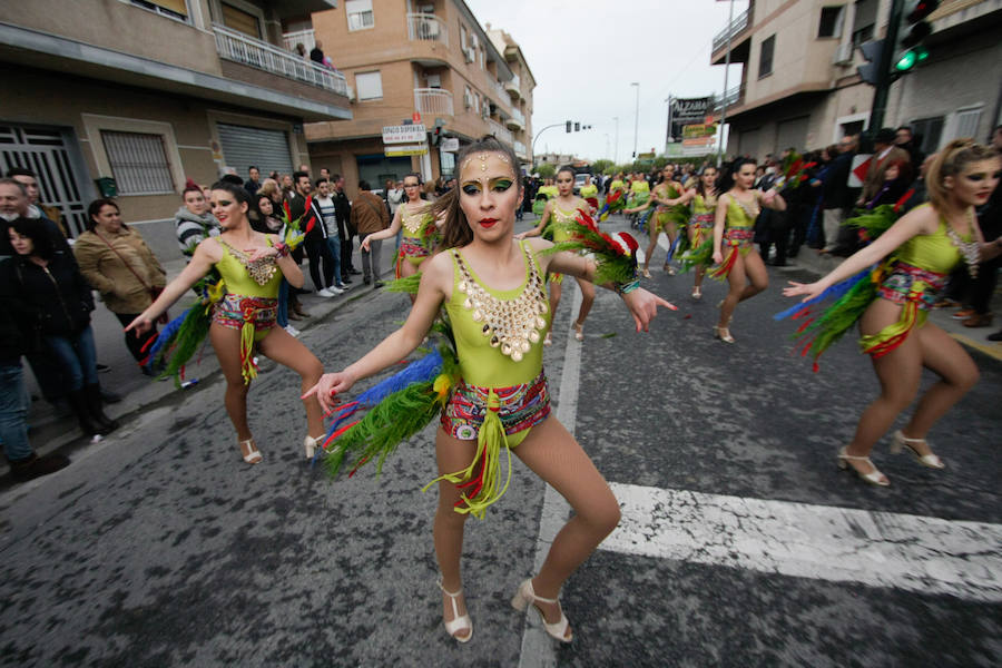 Las comparsas de Llano de Brujas despiden el Carnaval