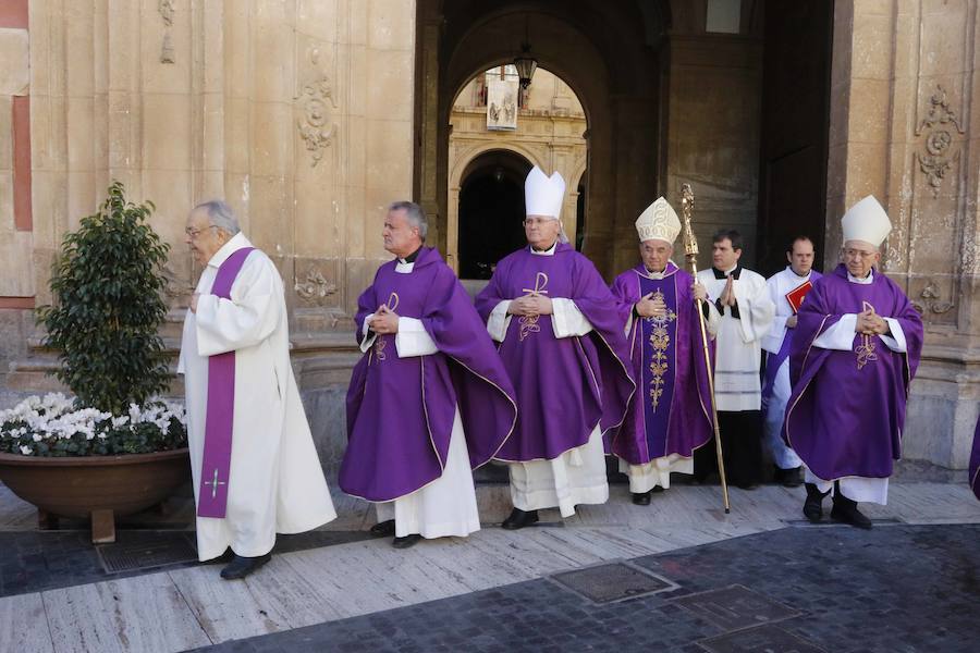 El nuncio del Papa preside la celebración jubilar de los sacerdotes en la Catedral