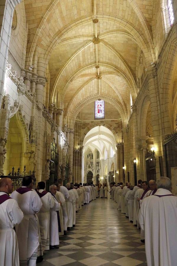 El nuncio del Papa preside la celebración jubilar de los sacerdotes en la Catedral