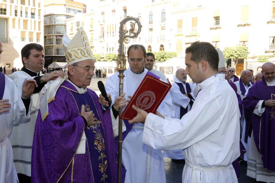 El nuncio del Papa preside la celebración jubilar de los sacerdotes en la Catedral