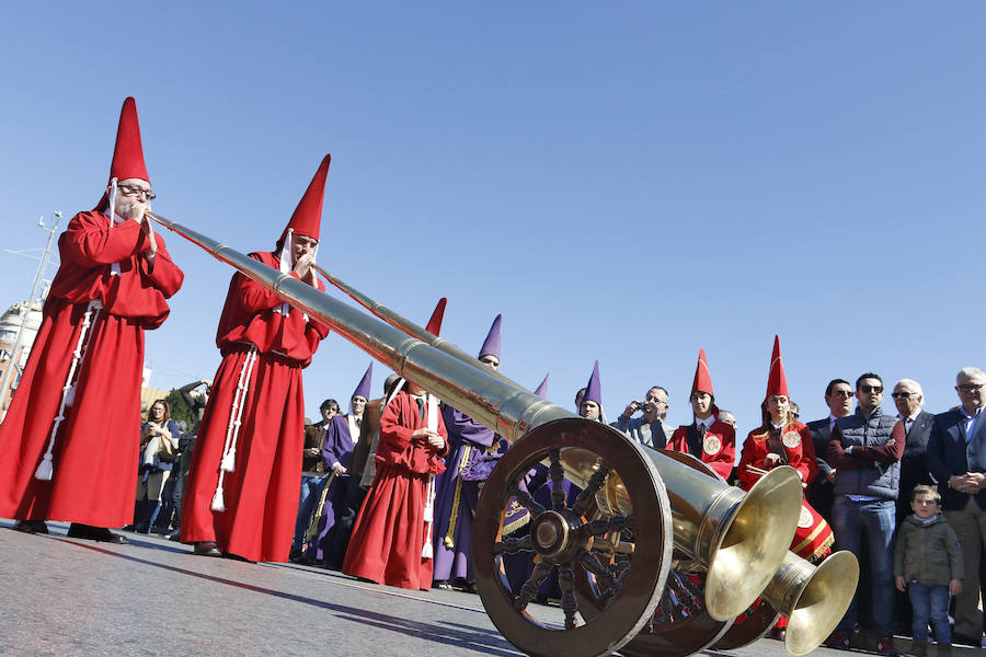 Bocinas, tambores y heraldos anuncian la Semana Santa en Murcia