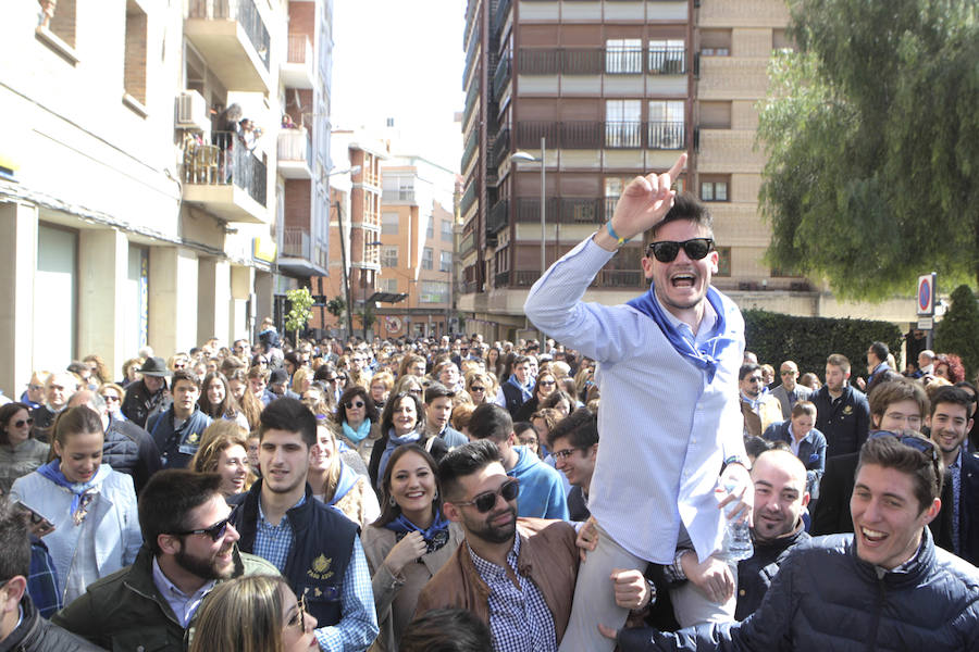 Una marea azul recorre el casco antiguo y el centro de Lorca