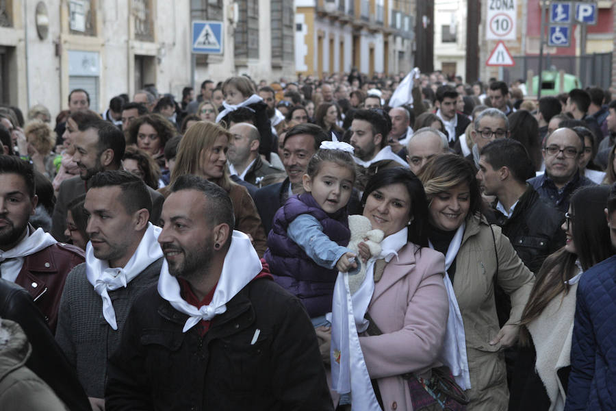 Una marea blanca recorre el casco antiguo y el centro de Lorca