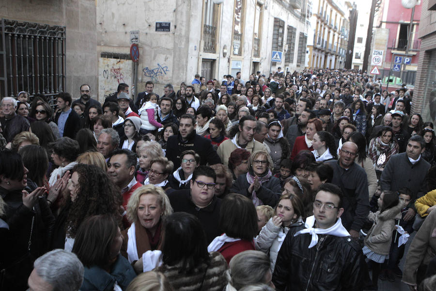 Una marea blanca recorre el casco antiguo y el centro de Lorca