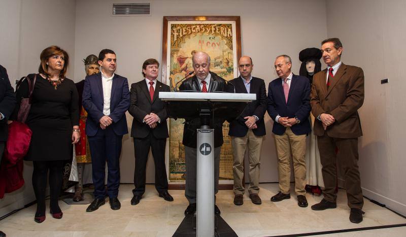 Los Moros y Cristianos de Alcoy despliegan su boato en Alicante