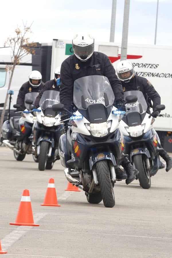 Los polis dominan las dos ruedas