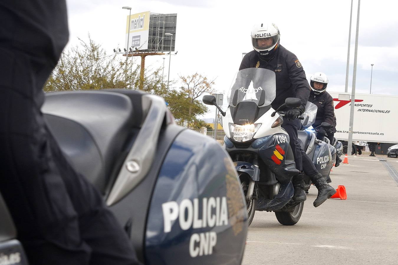 Los polis dominan las dos ruedas