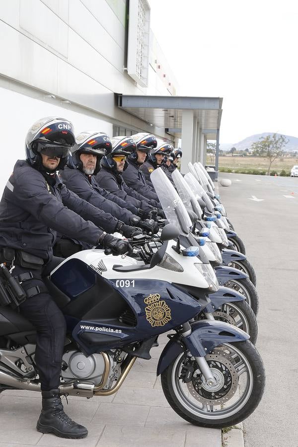 Los polis dominan las dos ruedas