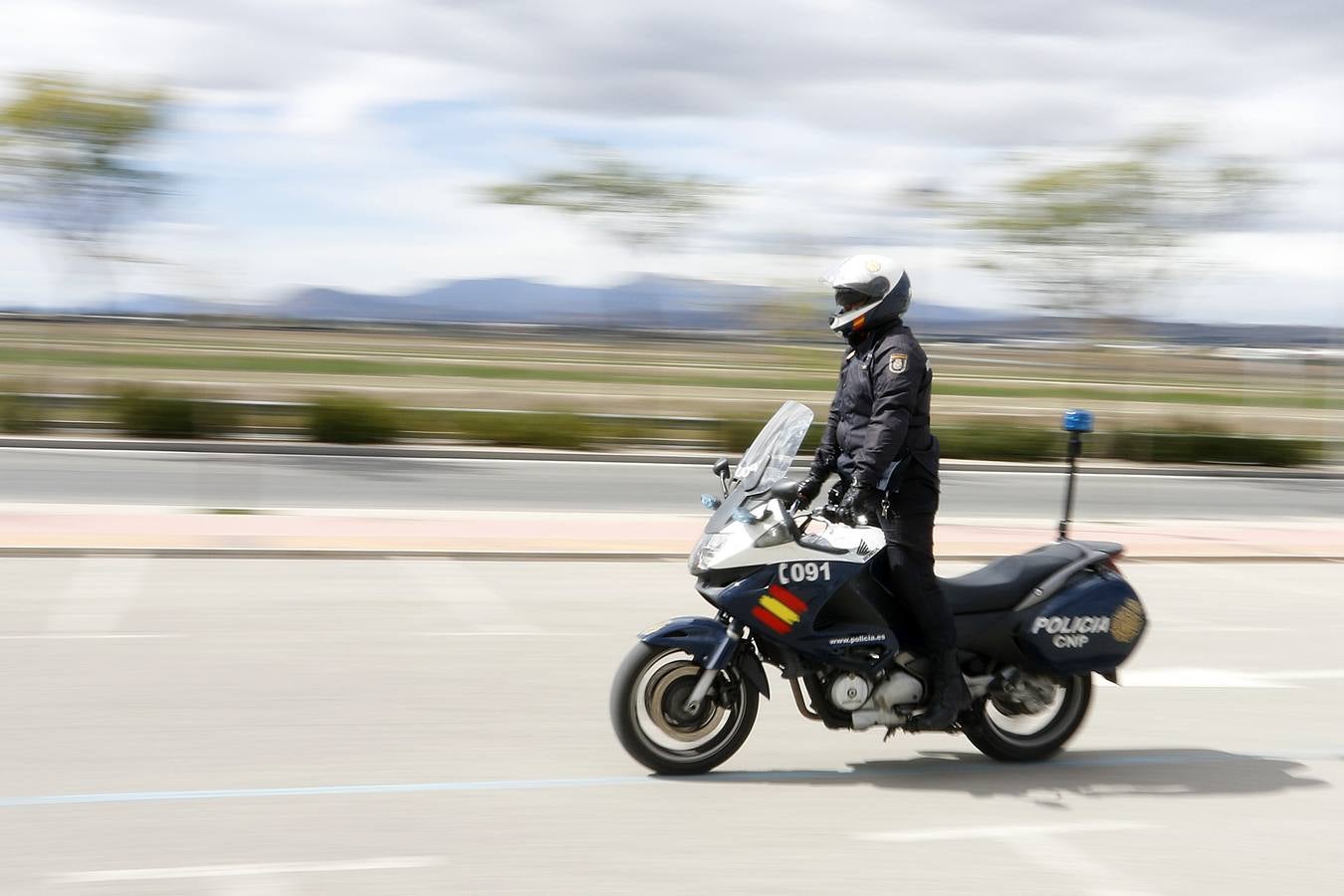 Los polis dominan las dos ruedas