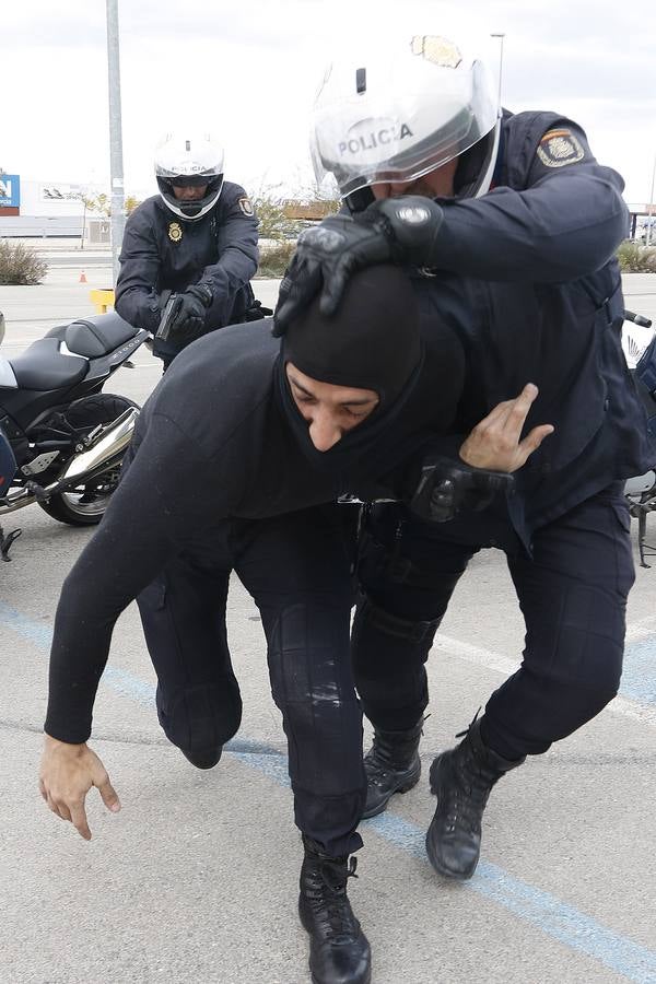 Los polis dominan las dos ruedas