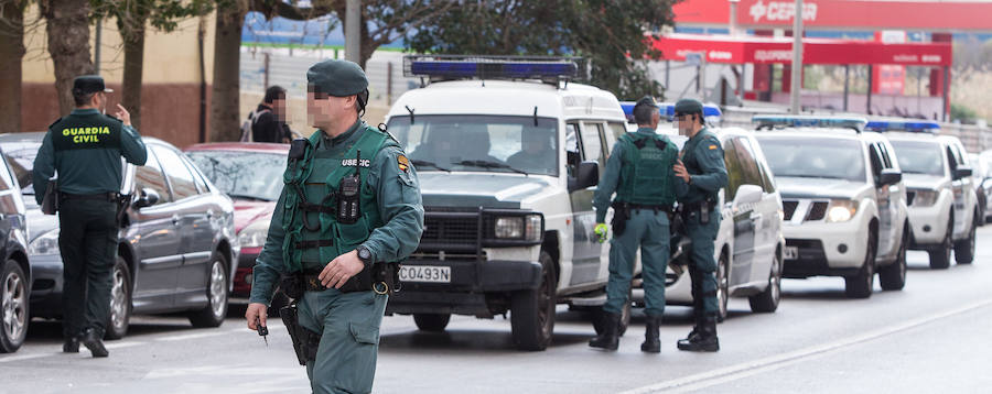 Operación de la Guardia Civil en el barrio José Antonio