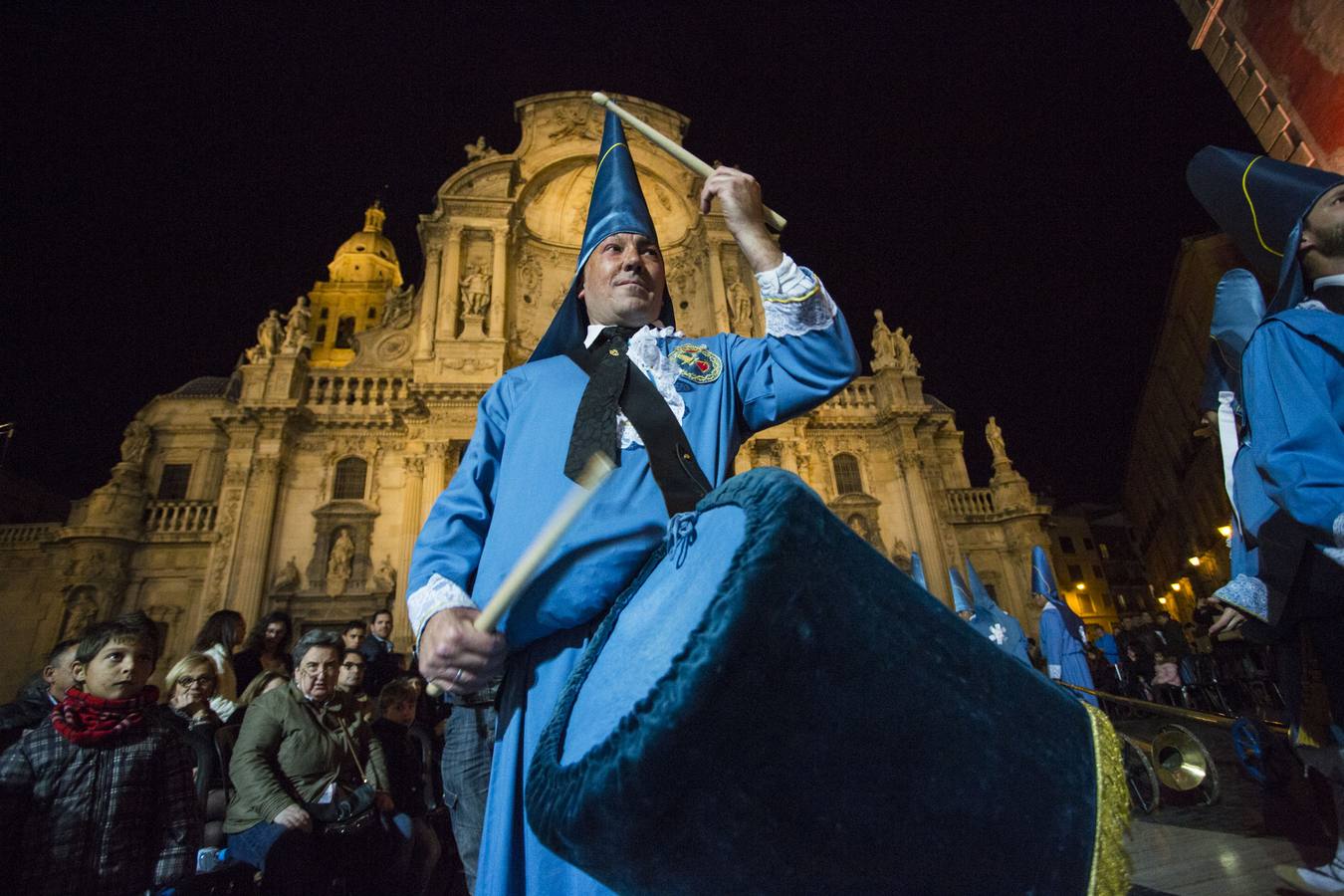 Amparo bajo el cielo encapotado