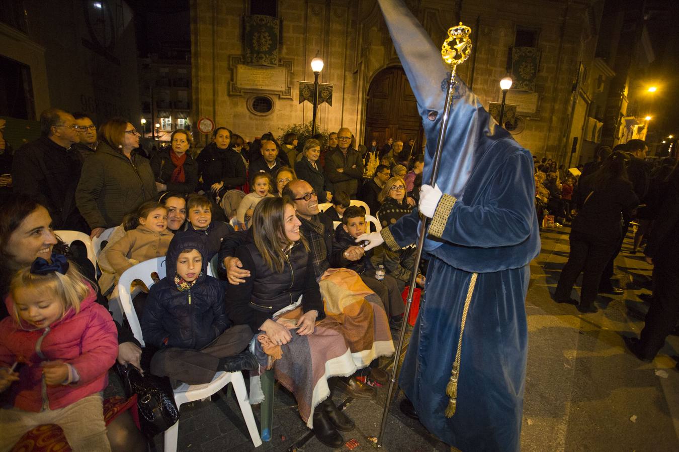 Amparo bajo el cielo encapotado