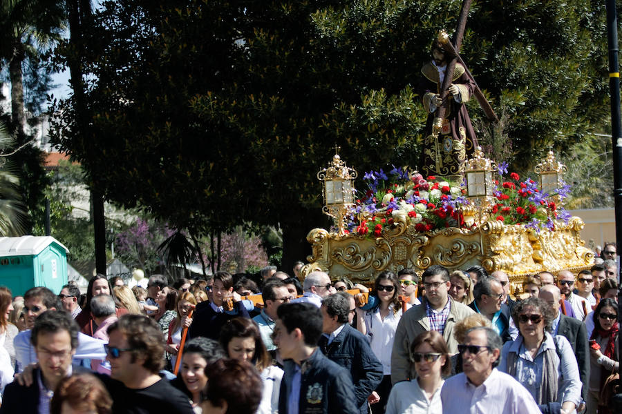 Las mujeres llevan al Cristo de los Toreros de vuelta a &#039;casa&#039;