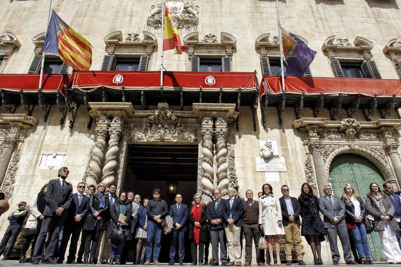 Minuto de silencio por los atentados de Bruselas en Alicante