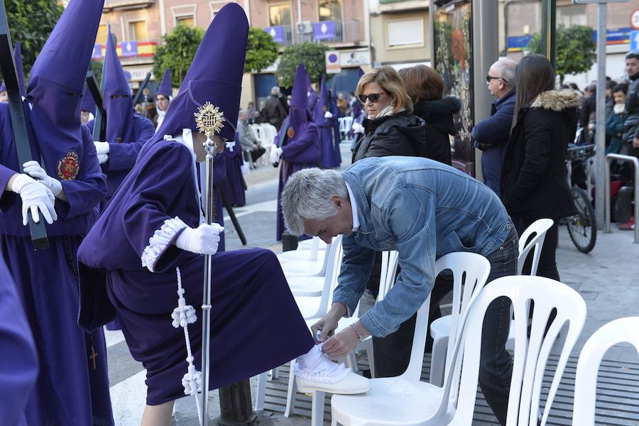 Un río de túnicas moradas