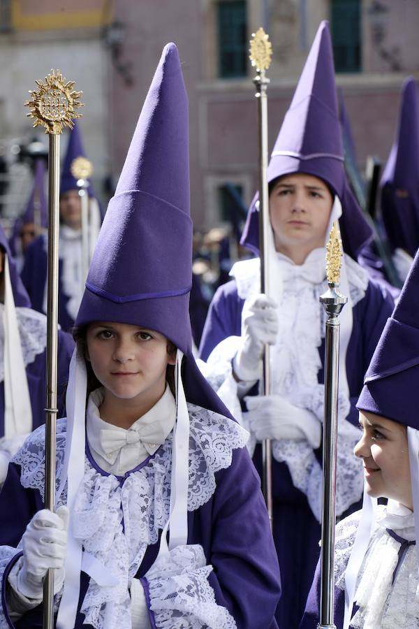 Un río de túnicas moradas