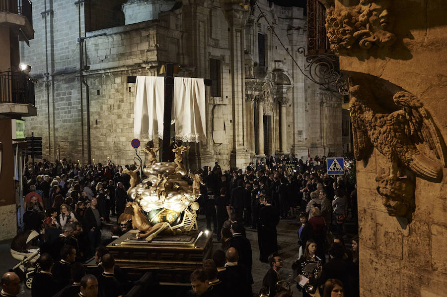 Orihuela entierra a Cristo