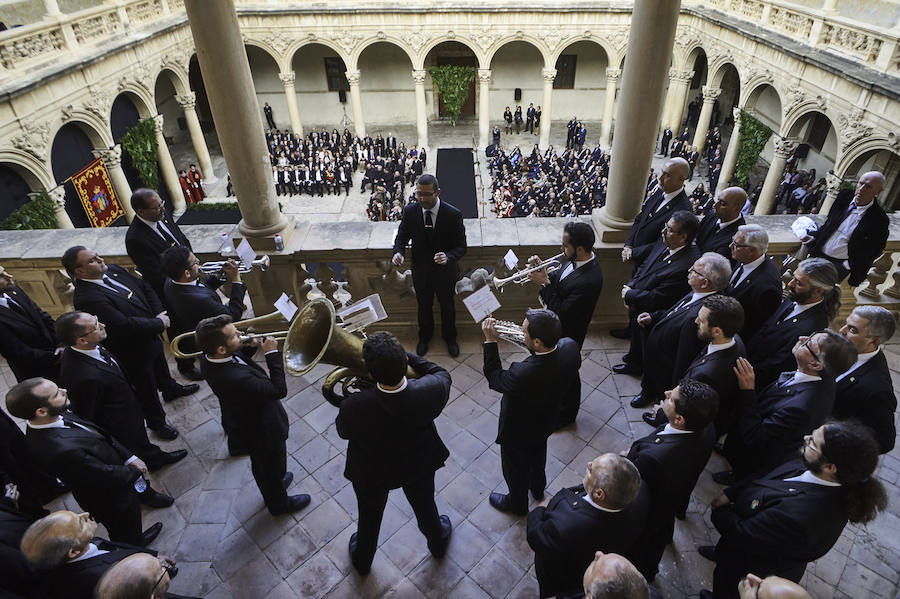 Orihuela entierra a Cristo