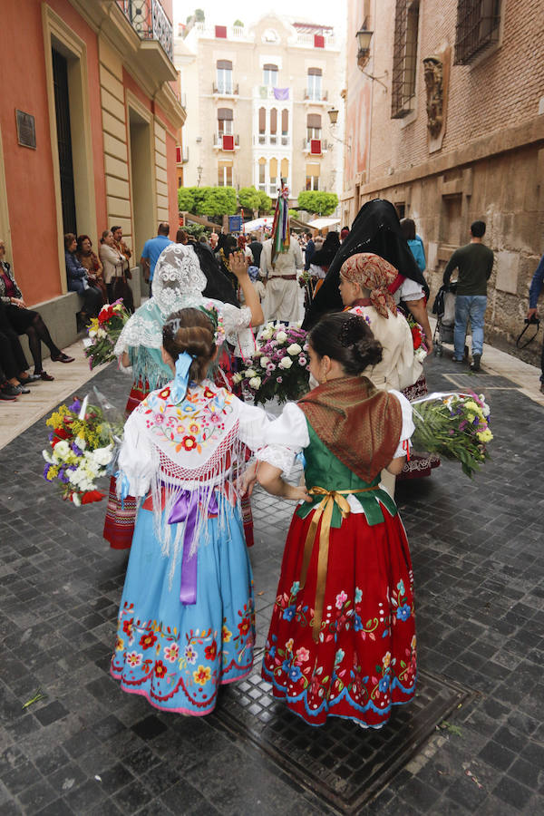 Capazos de flores para la Morenica