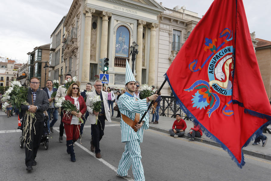 Capazos de flores para la Morenica