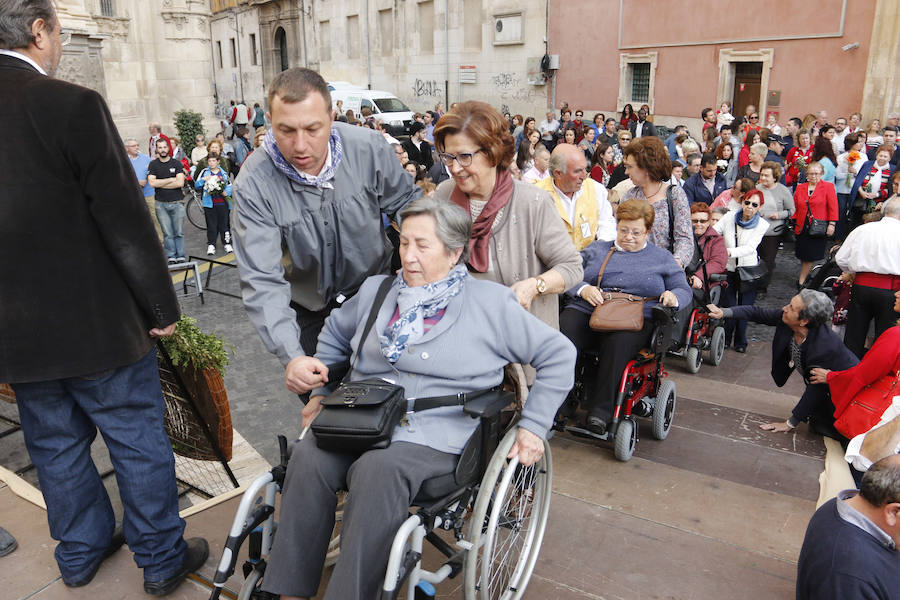 Capazos de flores para la Morenica