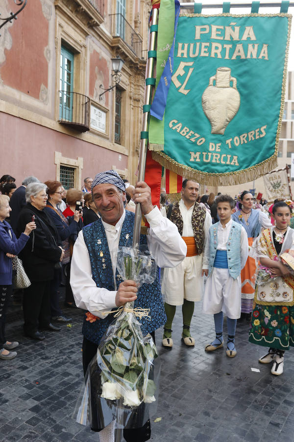 Capazos de flores para la Morenica