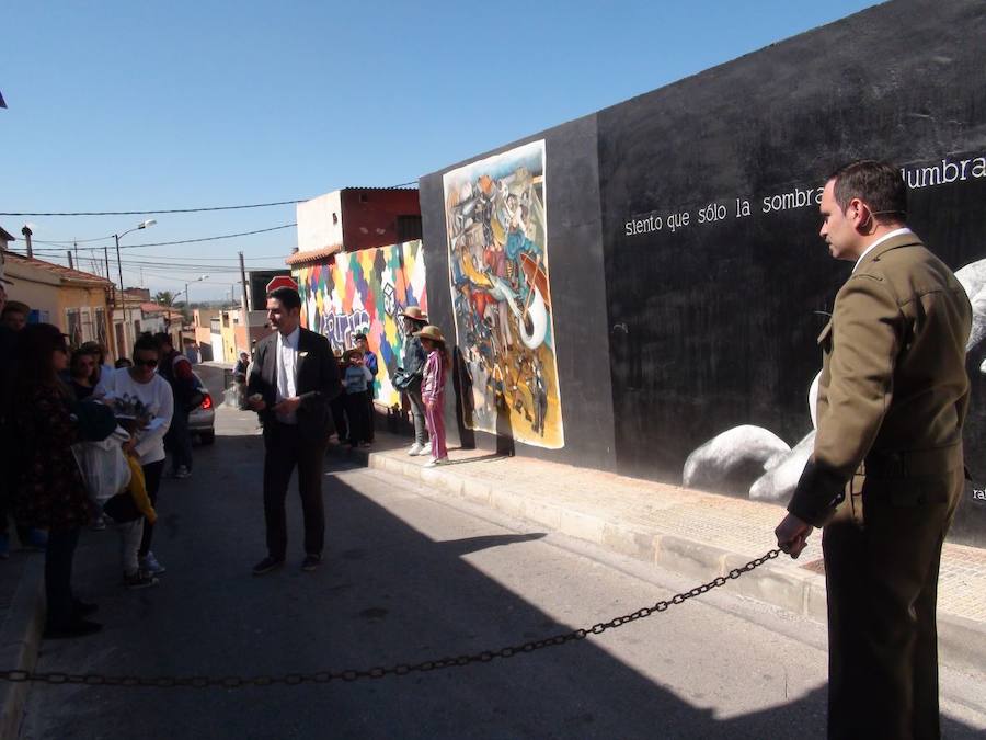 Murales en tributo al poeta cabrero en Orihuela