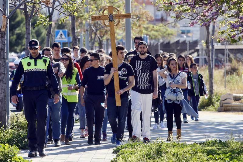 Jóvenes cristianos abren la Peregrina a Santa Faz