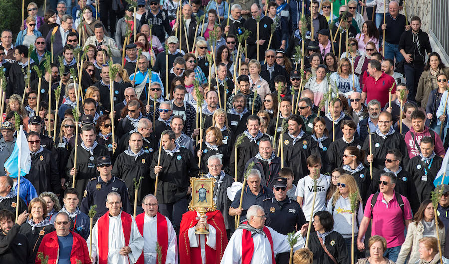 Miles de romeros participan en la Peregrina (II)