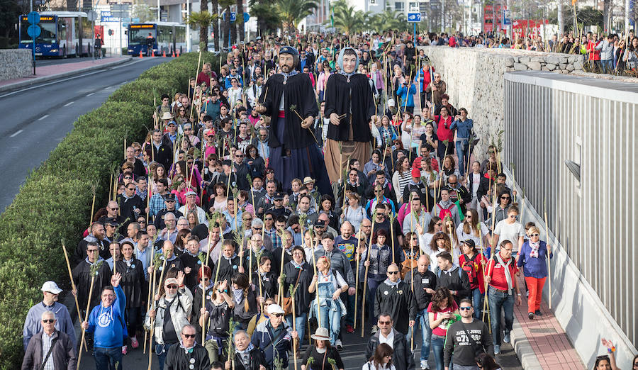 Miles de romeros participan en la Peregrina (II)