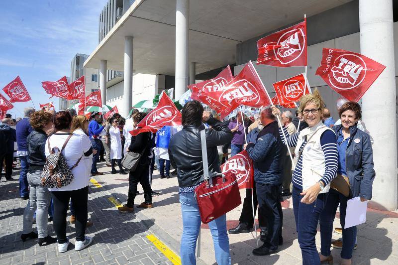 Concentración de trabajadores del Hospital del Vinalopó