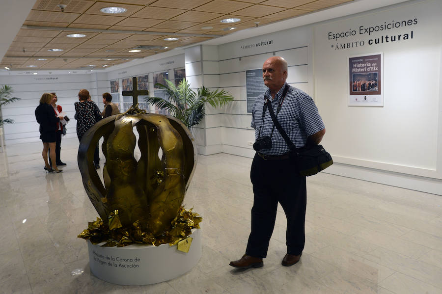 Una muestra del Misteri inaugura el Ámbito Cultural de El Corte Inglés