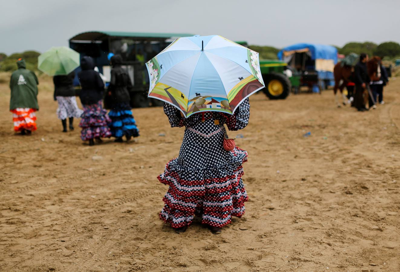 La lluvia desluce el Rocío