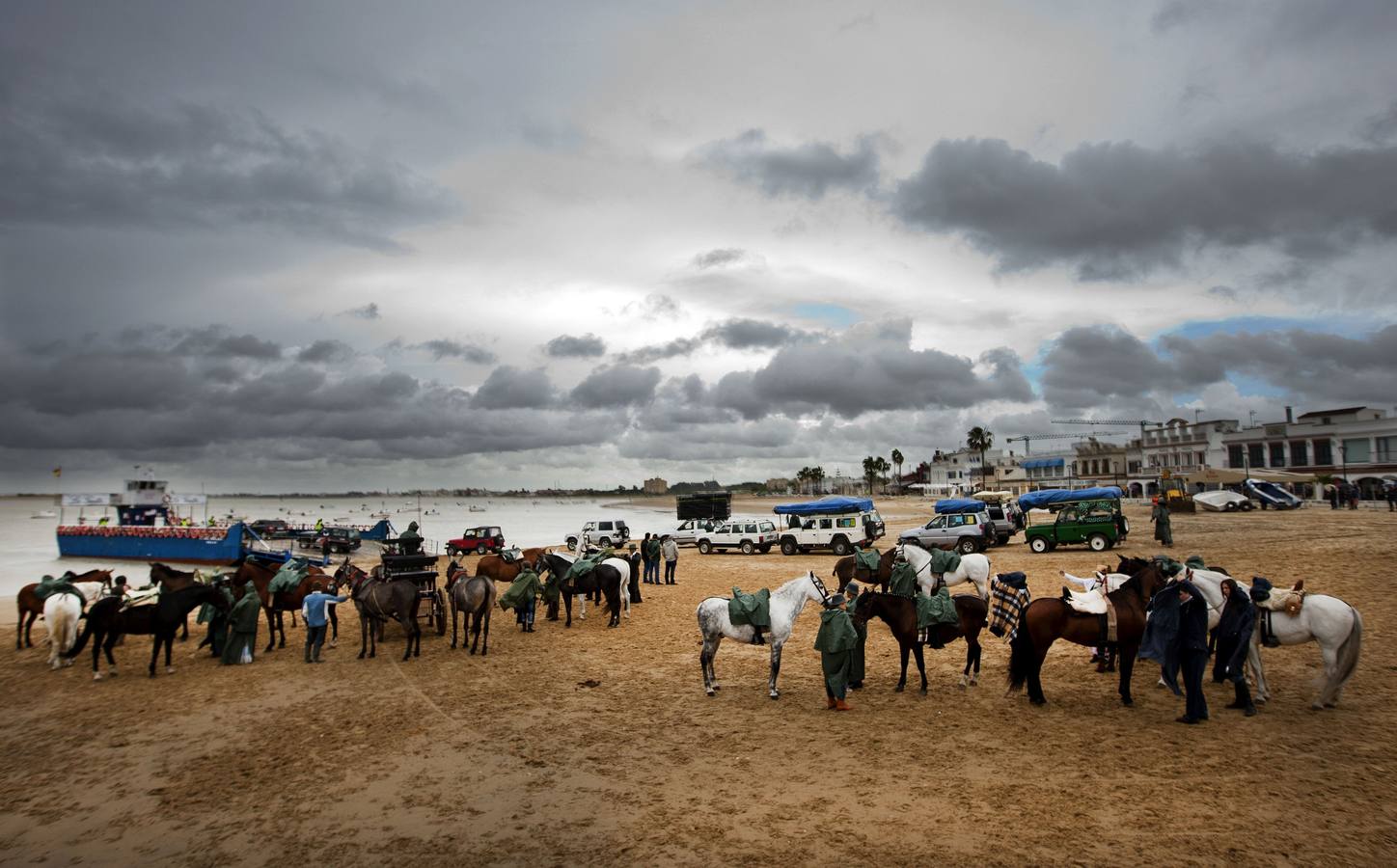 La lluvia desluce el Rocío