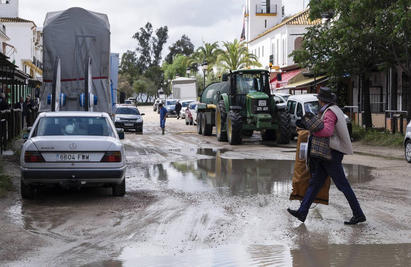 La lluvia desluce el Rocío